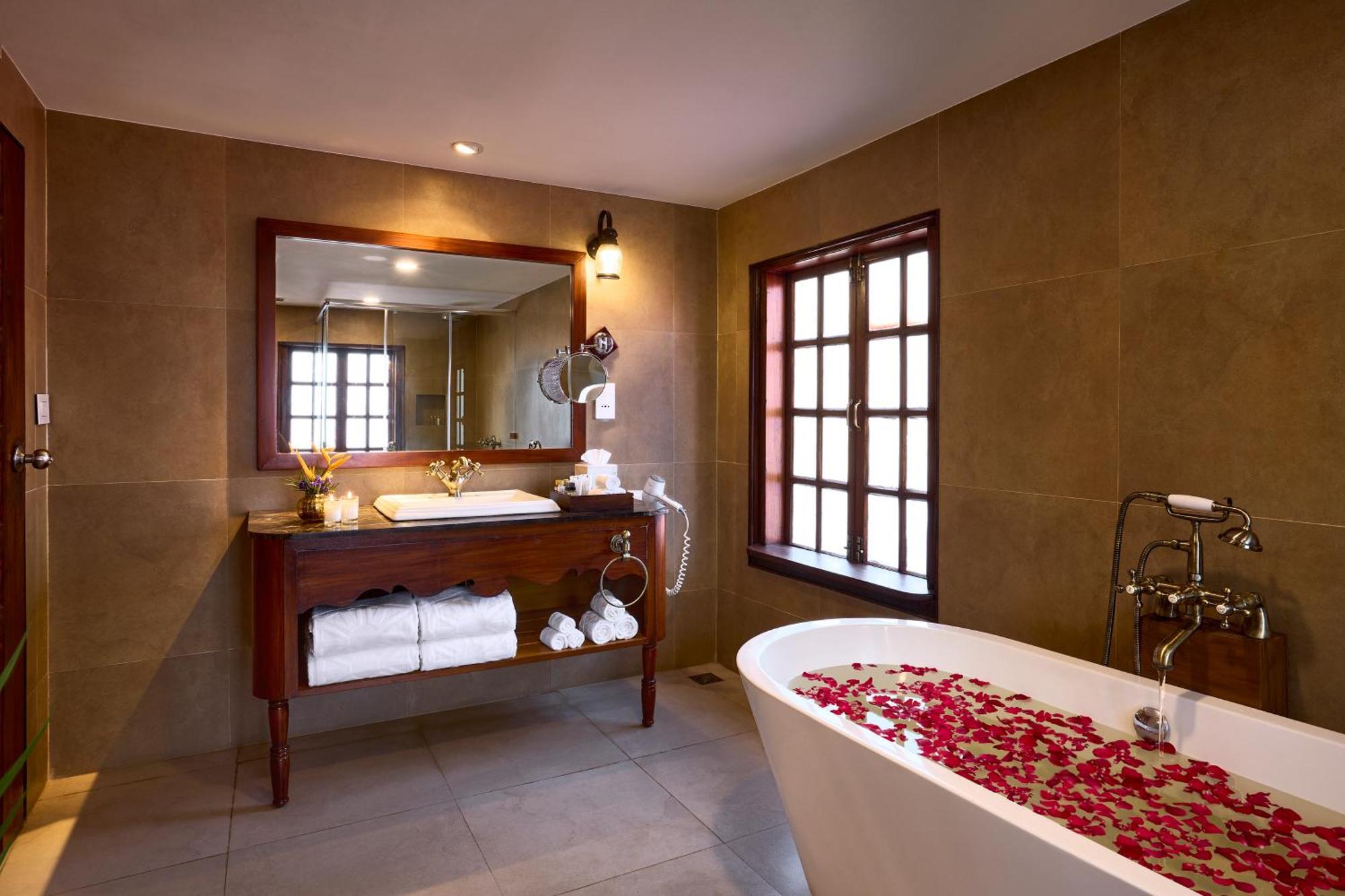 Taj Kumarakom Resort And Spa Kerala Exterior photo